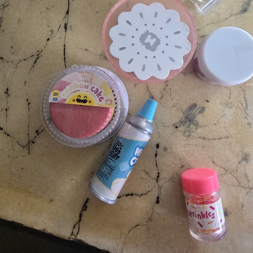 MGA Miniverse Make It Mini Food Rainbow Cake